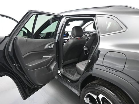 Used 2024 Chevrolet Trax RS w/ Sunroof Package FWD image 16