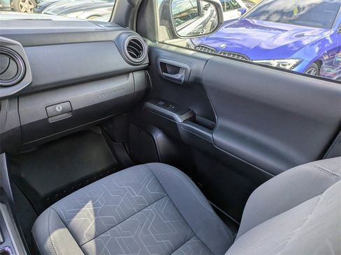 Used 2017 Toyota Tacoma TRD Sport image 13