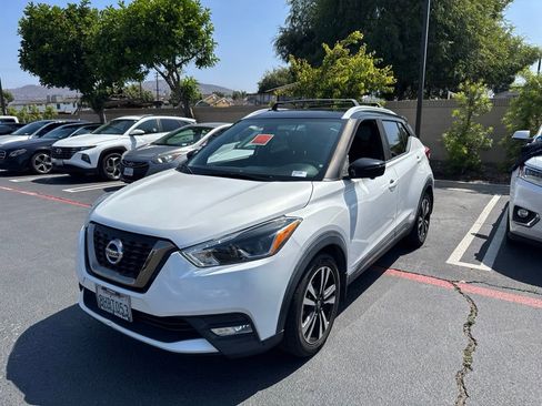 Used 2018 Nissan Kicks SR FWD image 1