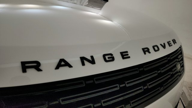 Used 2025 Land Rover Range Rover Sport SE AWD/4WD image 30