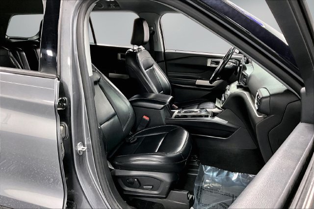 Used 2021 Ford Explorer XLT w/ Equipment Group 202A AWD/4WD image 28