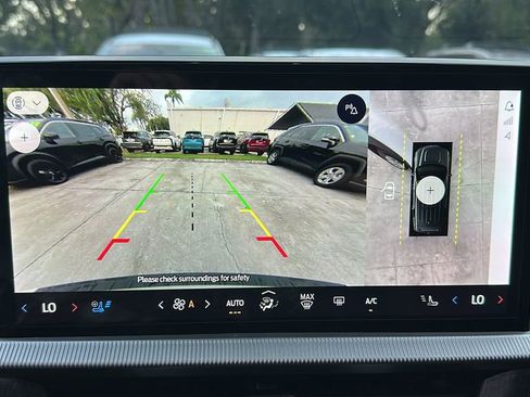 Used 2025 Ford Explorer Platinum image 26