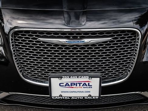 Used 2015 Chrysler 300 C RWD image 10