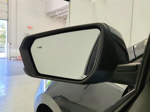 Used 2021 Chevrolet Equinox LT FWD image 28