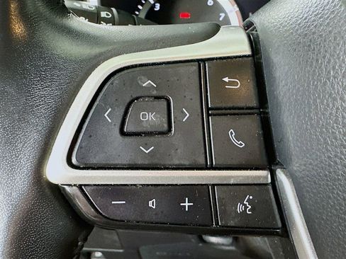 Used 2023 Toyota Highlander XLE image 23