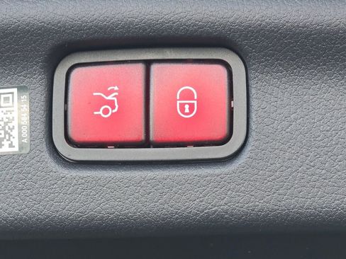 Used 2025 Mercedes-Benz C 300 4MATIC Sedan image 23