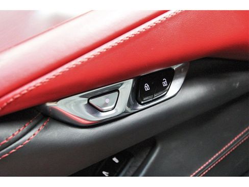 Used 2021 Chevrolet Corvette Stingray Premium Cpe w/ Z51 Performance Package image 19