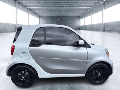 Used 2016 smart fortwo Prime RWD image 3
