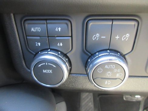 New 2026 GMC Yukon Elevation image 17