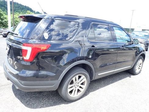 Used 2018 Ford Explorer XLT w/ Equipment Group 202A AWD/4WD image 6