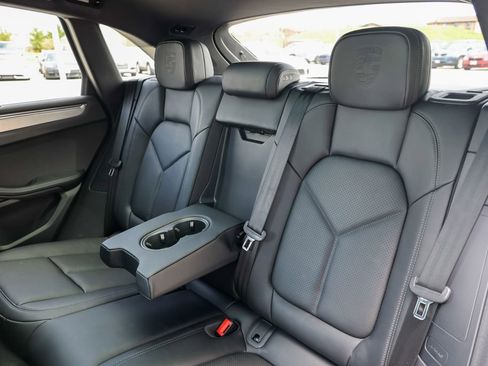 Certified 2026 Porsche Macan AWD/4WD image 43