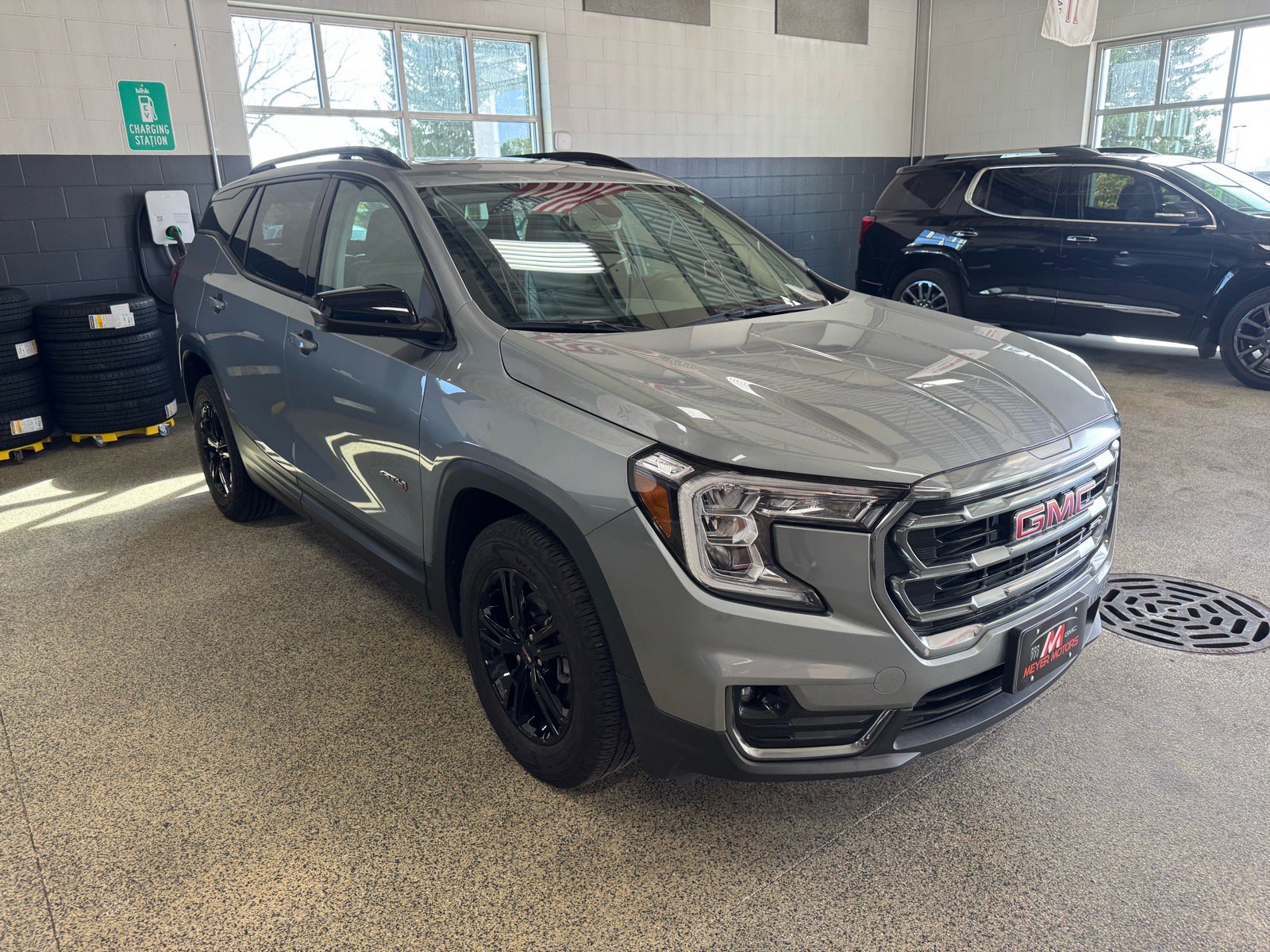 Used 2024 GMC Terrain AT4 AWD/4WD image 3
