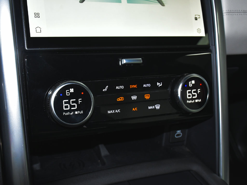 Used 2024 Land Rover Discovery Dynamic SE AWD/4WD image 28