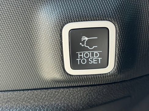 Used 2025 Jeep Grand Cherokee Limited AWD/4WD image 10