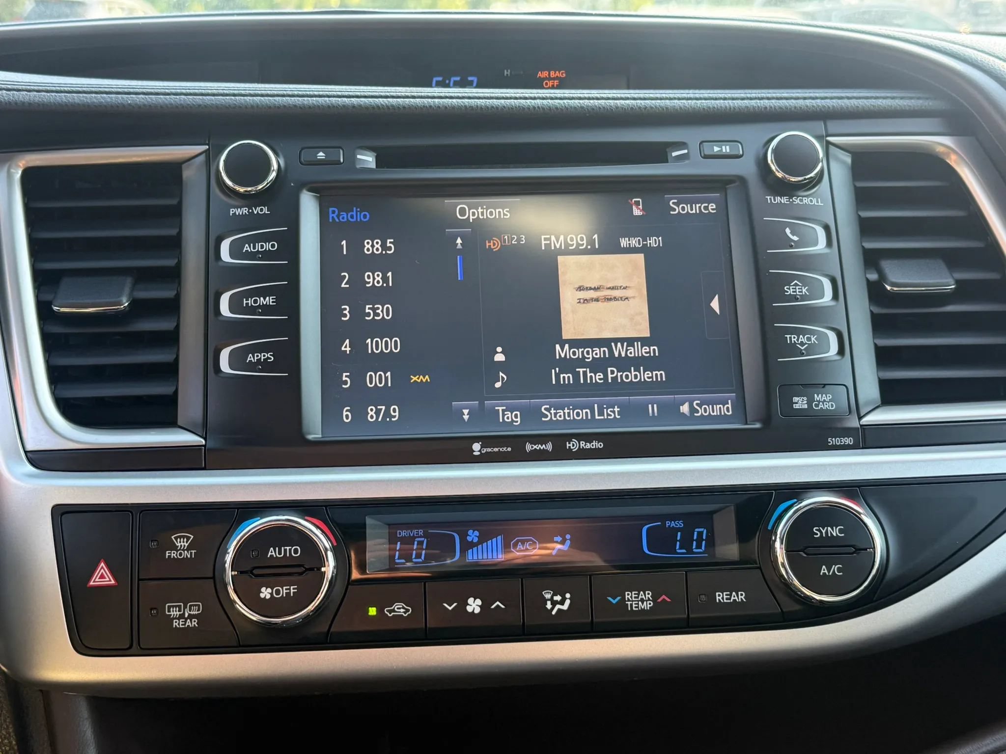 Used 2019 Toyota Highlander XLE AWD/4WD image 18