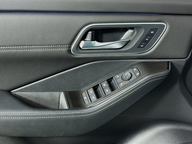 New 2026 Nissan Rogue Platinum AWD/4WD image 17