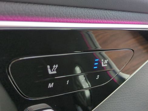 Used 2025 Mercedes-Benz GLC 300 4MATIC image 23