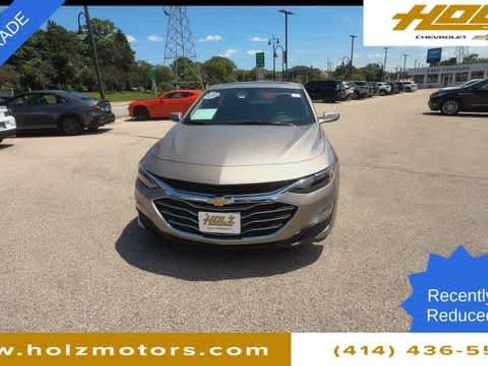 Certified 2022 Chevrolet Malibu LT w/ Leather Package FWD image 3