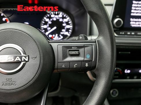 Used 2023 Nissan Rogue SV AWD/4WD image 16