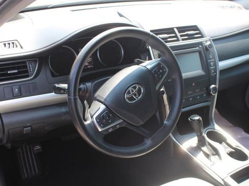 Used 2015 Toyota Camry SE FWD image 9