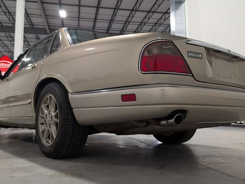 Used 1996 Jaguar XJ6 RWD image 9