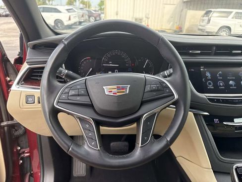 Used 2018 Cadillac XT5 Luxury w/ Driver Awareness Package AWD/4WD image 25