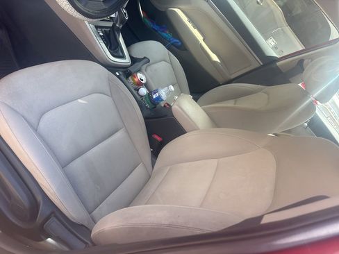 Used 2017 Hyundai Elantra SE image 5