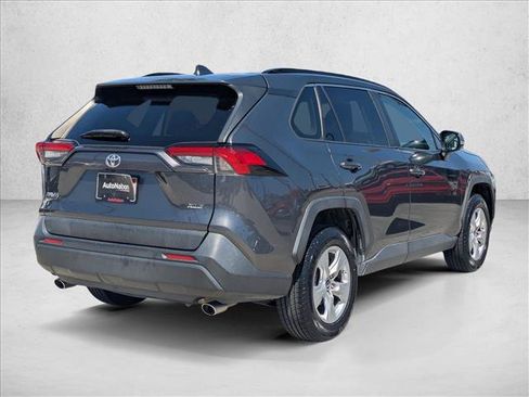 Used 2019 Toyota RAV4 XLE w/ Carpet Mat Package FWD image 5