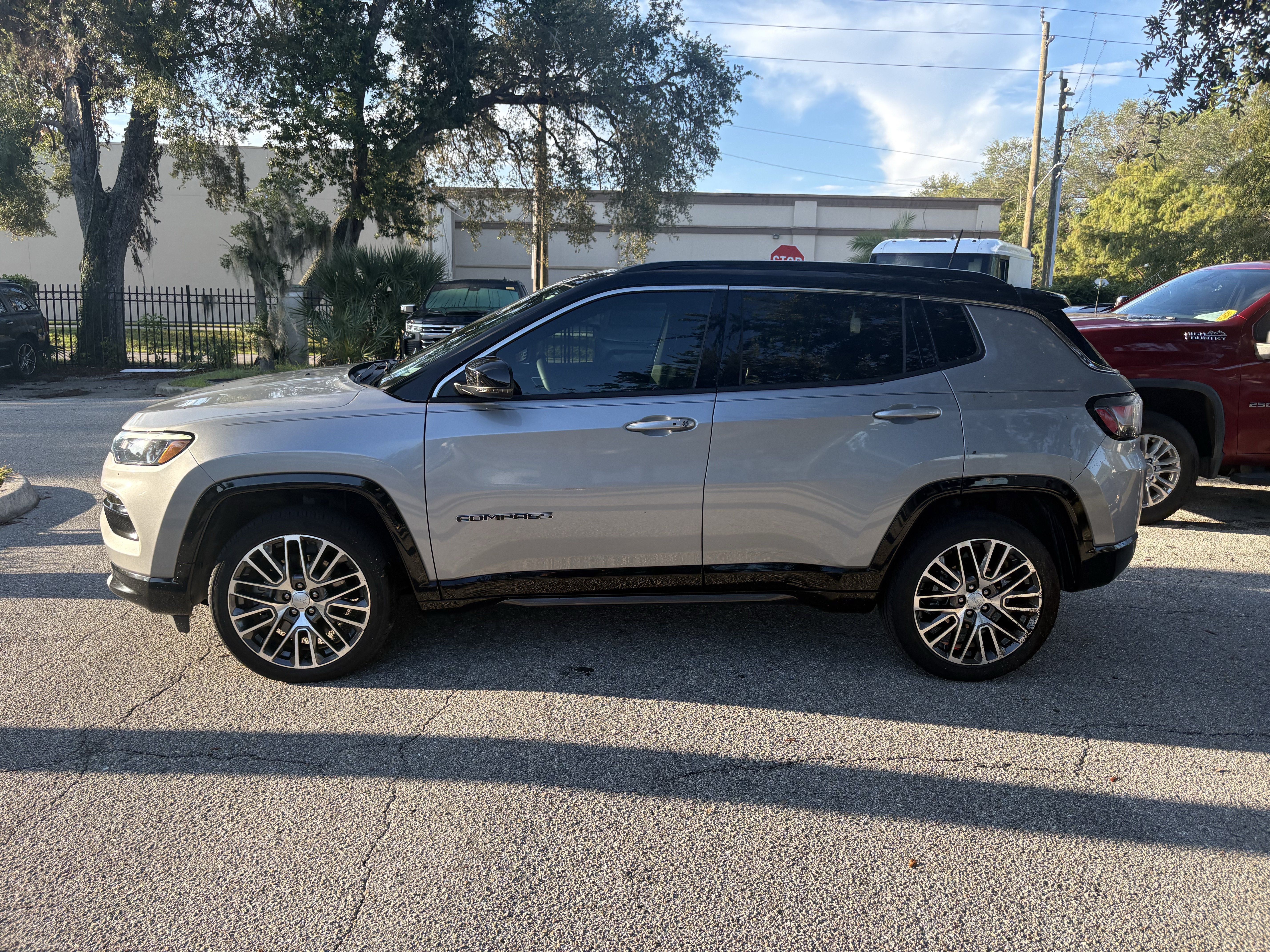 Used 2023 Jeep Compass Limited w/ Elite Group AWD/4WD image 4