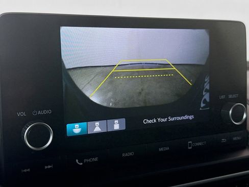 Used 2023 Honda Pilot LX image 15