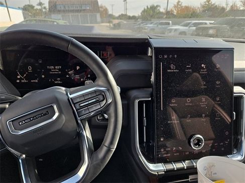 Used 2025 GMC Yukon Denali image 5