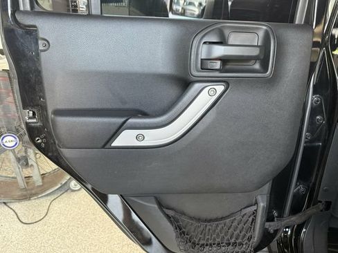 Used 2017 Jeep Wrangler Unlimited Sahara AWD/4WD image 21