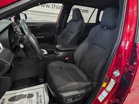 Used 2021 Toyota RAV4 SE image 16