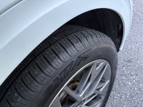 Used 2025 Genesis GV70 2.5T AWD/4WD image 33