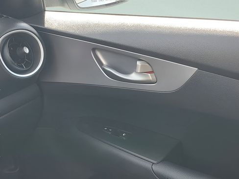 Used 2022 Kia Forte LXS FWD image 13