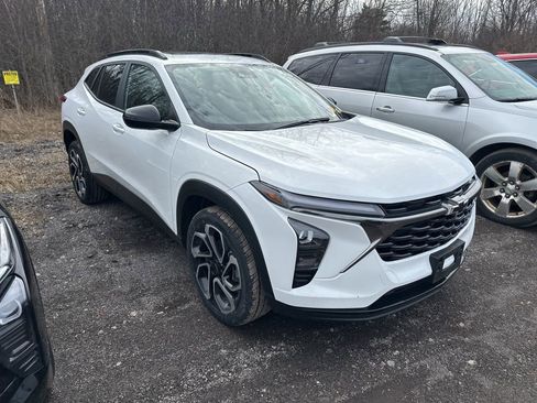 Used 2024 Chevrolet Trax RS w/ Sunroof Package image 1