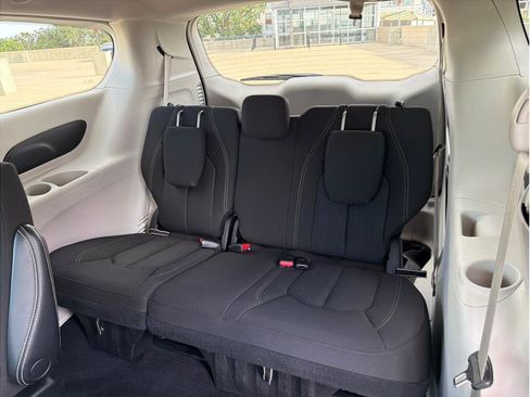Used 2023 Chrysler Voyager LX FWD image 12