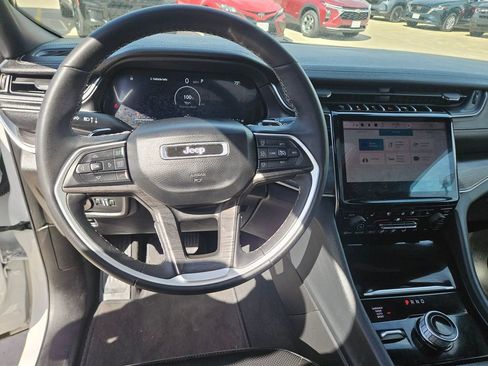 Used 2024 Jeep Grand Cherokee L Limited w/ Luxury Tech Group II image 17