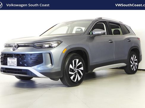 Used 2025 Volkswagen Tiguan S FWD image 1