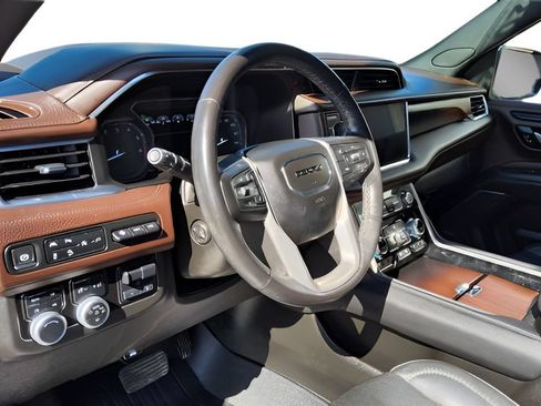 Used 2021 GMC Yukon Denali w/ Denali Premium Package AWD/4WD image 23