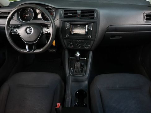 Used 2016 Volkswagen Jetta S FWD image 2