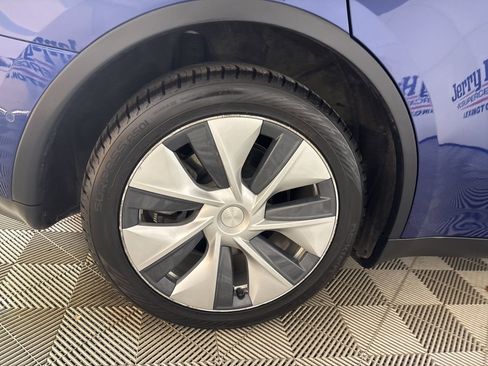 Used 2021 Tesla Model Y Long Range image 24