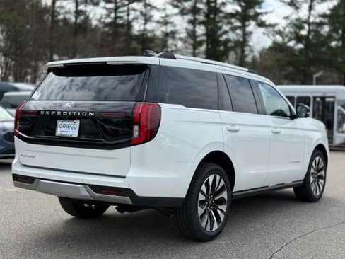 New 2026 Ford Expedition Platinum image 4