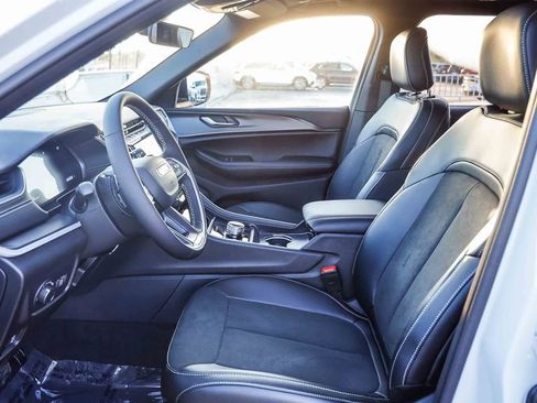 New 2025 Jeep Grand Cherokee L Altitude image 19