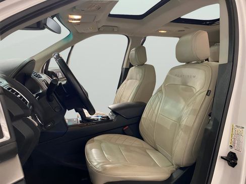 Used 2016 Ford Explorer Platinum image 9