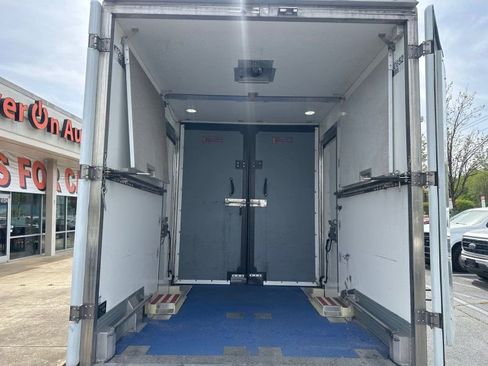 Used 2024 Ford E-350 and Econoline 350 Super Duty w/ Power Windows & Locks Group RWD image 5