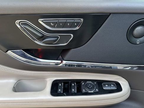 Used 2020 Lincoln Corsair Reserve w/ Equipment Group 201A image 20