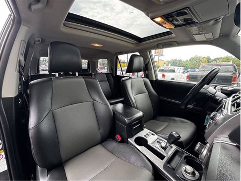Used 2019 Toyota 4Runner SR5 Premium AWD/4WD image 4