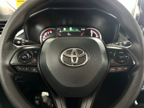 Used 2025 Toyota RAV4 XLE FWD image 21