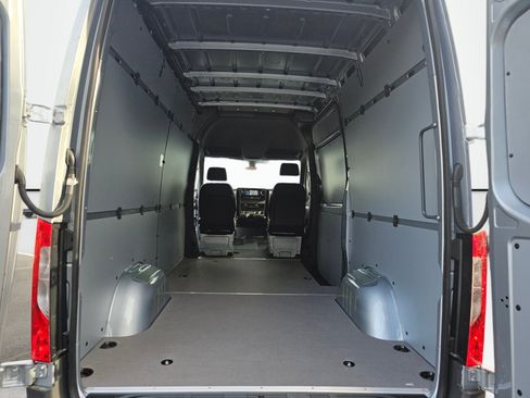 New 2025 Mercedes-Benz Sprinter 2500 image 10